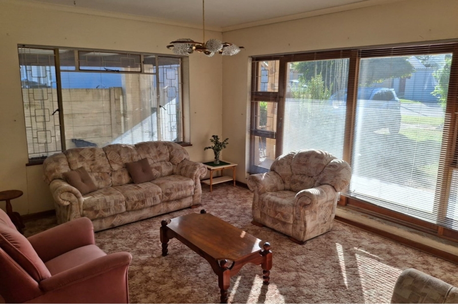4 Bedroom Property for Sale in Kabega Park Eastern Cape